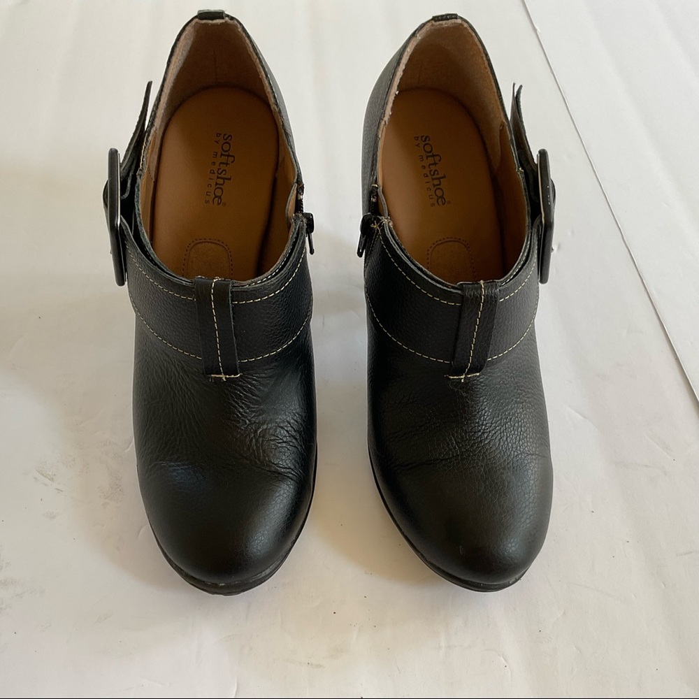 Softshoe black ankle leather boots. Size 8.5. In excellent condition.